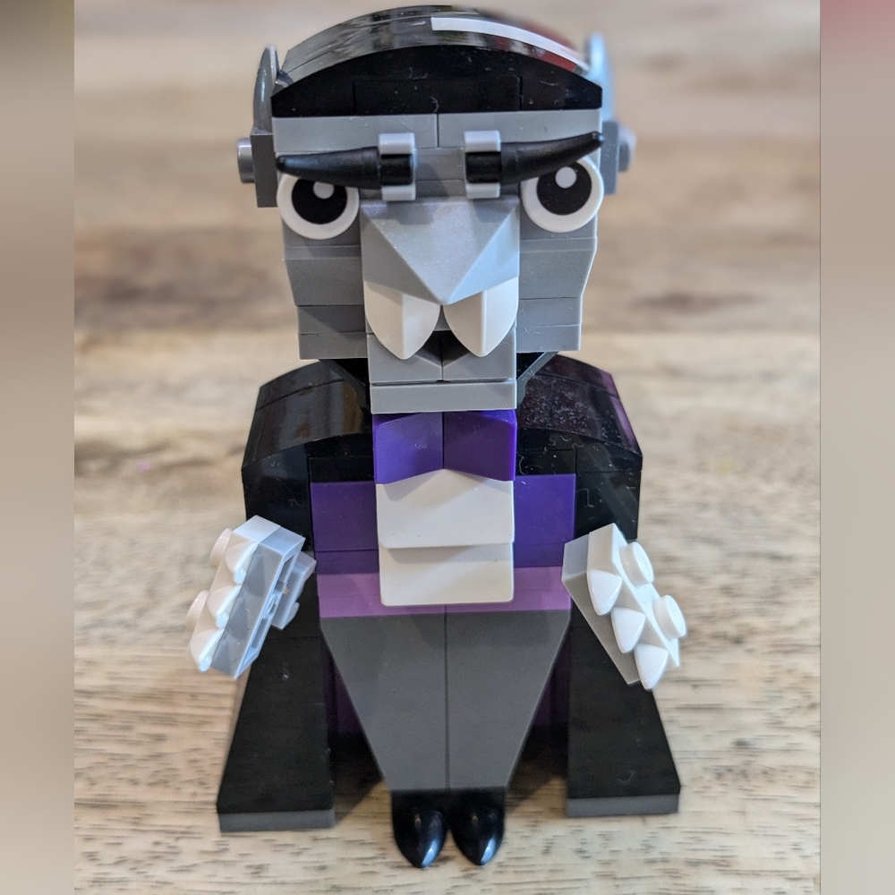 Lego 40203 - Vampire and Bat Complete - Black And Gray - Picture 2 of 6